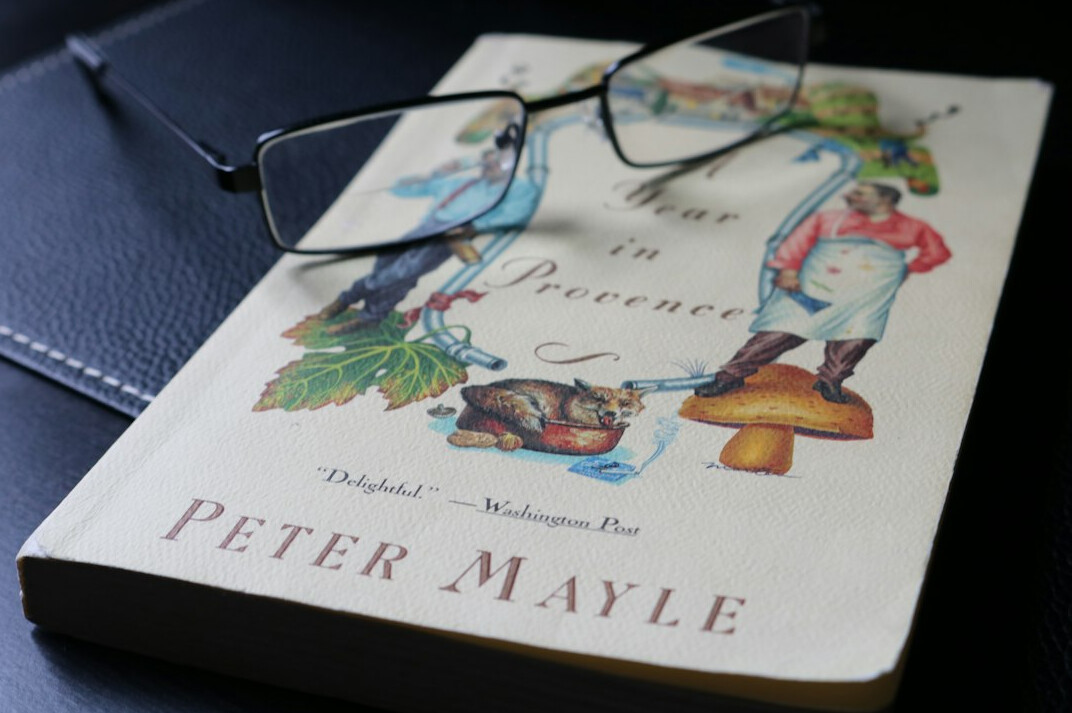 author writing mystery plot